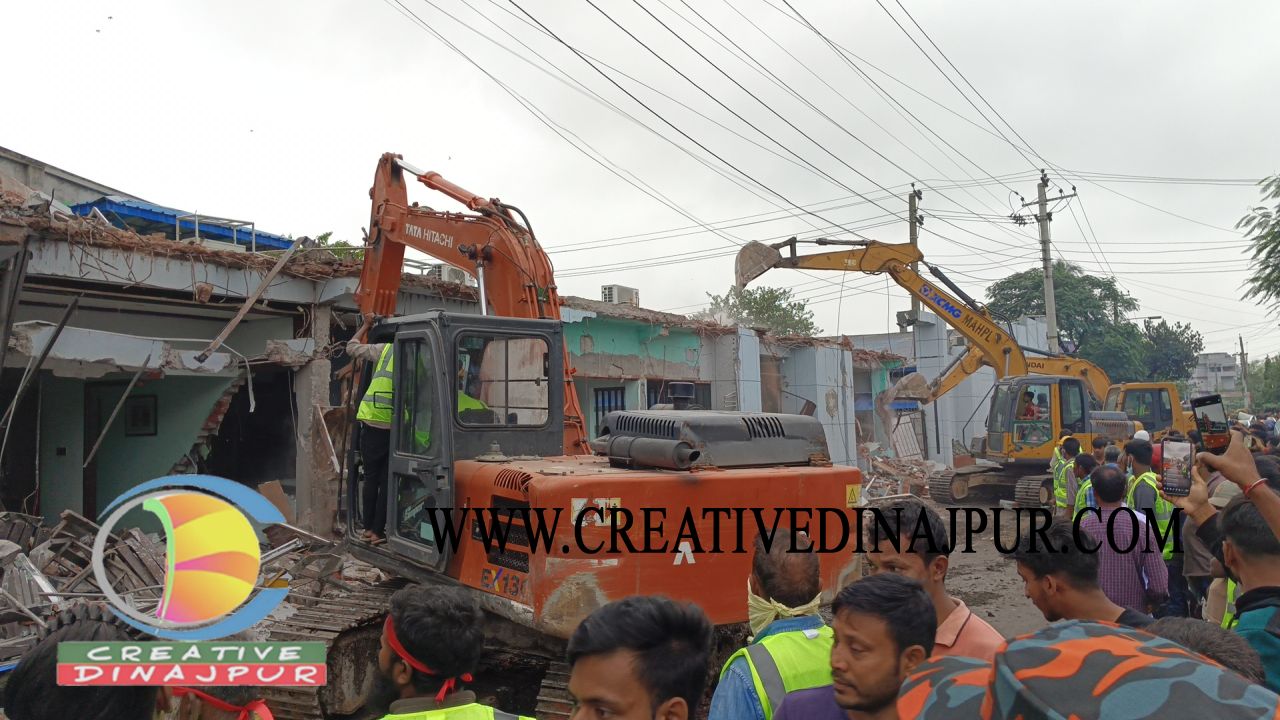 দিনাজপুরে সড়ক বিভাগের উচ্ছেদ অভিযান