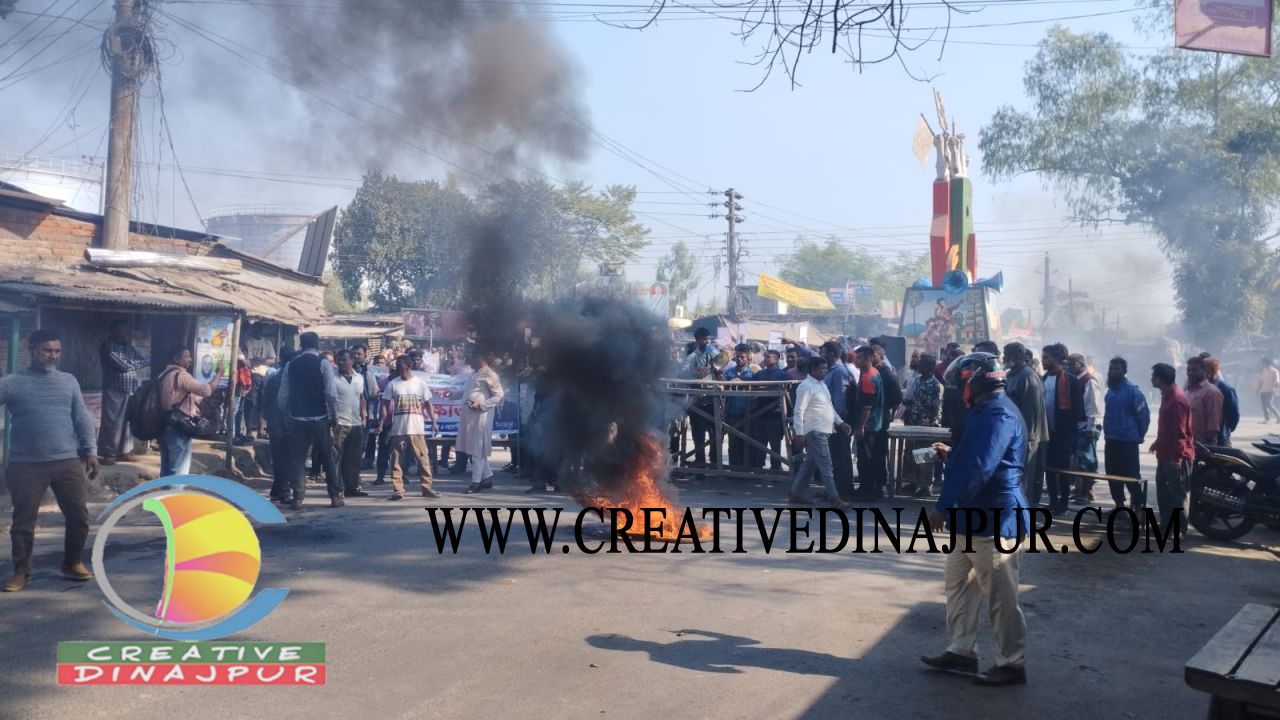 প্রার্থী পরিবর্তনের দাবীতে আগুন দিয়ে রাস্তা অবরোধ