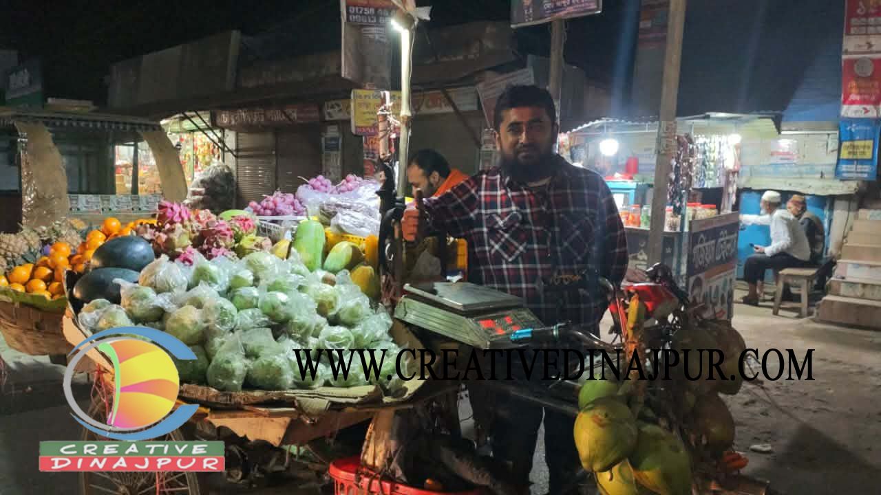 পুষ্টির ফেরিওয়ালা মতিউর: বিরামপুর শহরের অলিগলির স্বাস্থ্যসঙ্গী