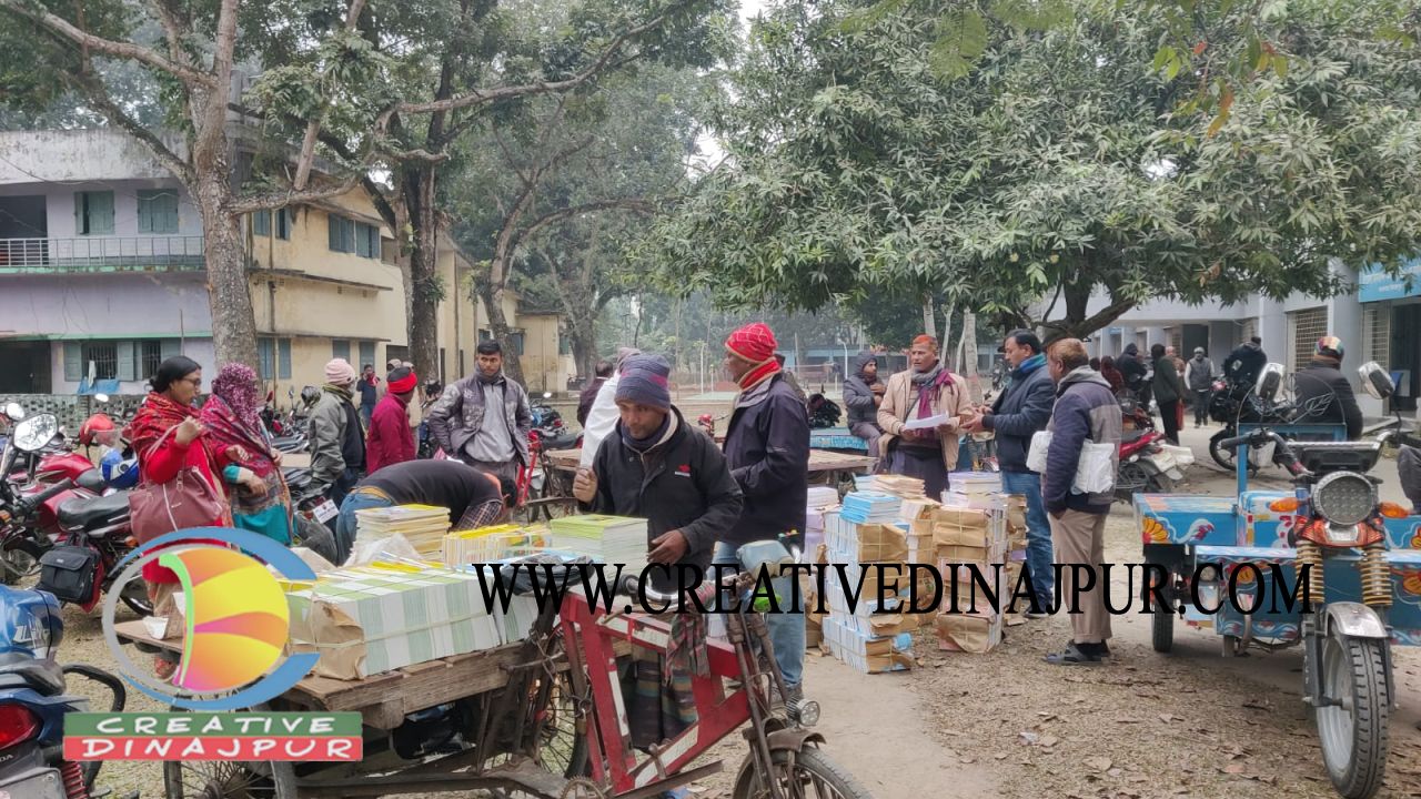 খানসামা উপজেলায় মাধ্যমিকের বই আসেনি ৬৫ ভাগ, সংকট নেই প্রাথমিকে