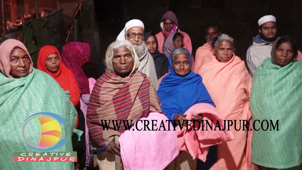 পাঁচবিবির আদিবাসী পল্লীতে প্রবাসীর শীতবস্ত্র বিতরণ 