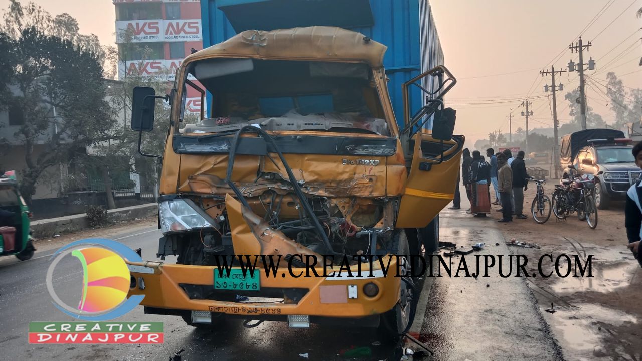ঘোড়াঘাটে দাঁড়িয়ে থাকা ট্রাকের পেছনে ধাক্কা! চালকের সহকারী নিহত, আহত চালক