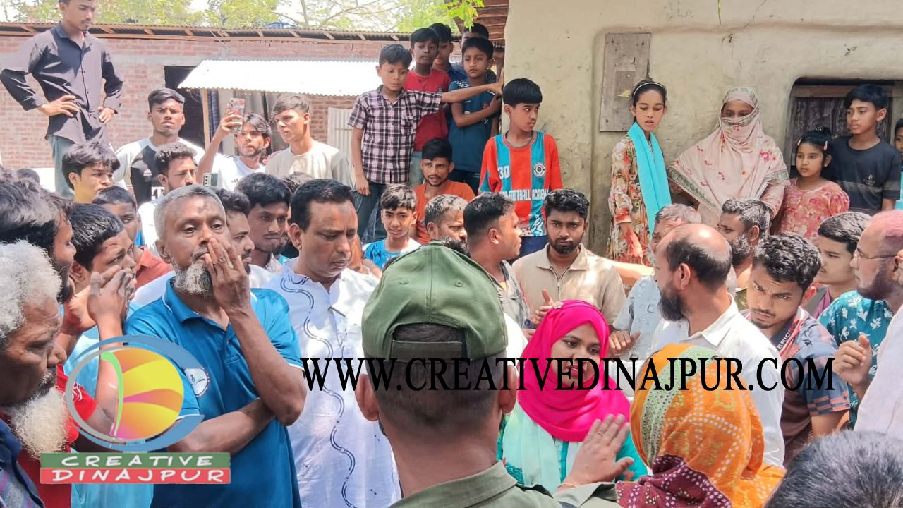 চিরিরবন্দরে ঈদগাহ মাঠ ও স্কুল-মাদরাসায় যাতায়াতের রাস্তা বন্ধ করার প্রতিবাদে মানববন্ধন 