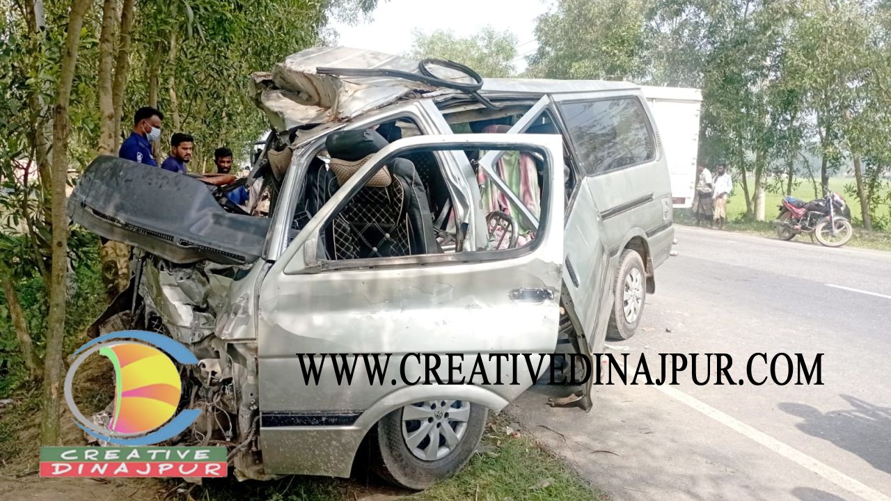 ঘোড়াঘাটে ভয়াবহ সড়ক দুর্ঘটনায় চালকের মৃত্যু, আহত ১০ যাত্রী