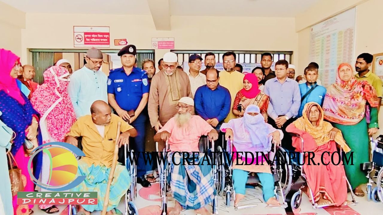 চিরিরবন্দরে অসহায় প্রতিবন্ধীদের মাঝে হুইল চেয়ার বিতরণ