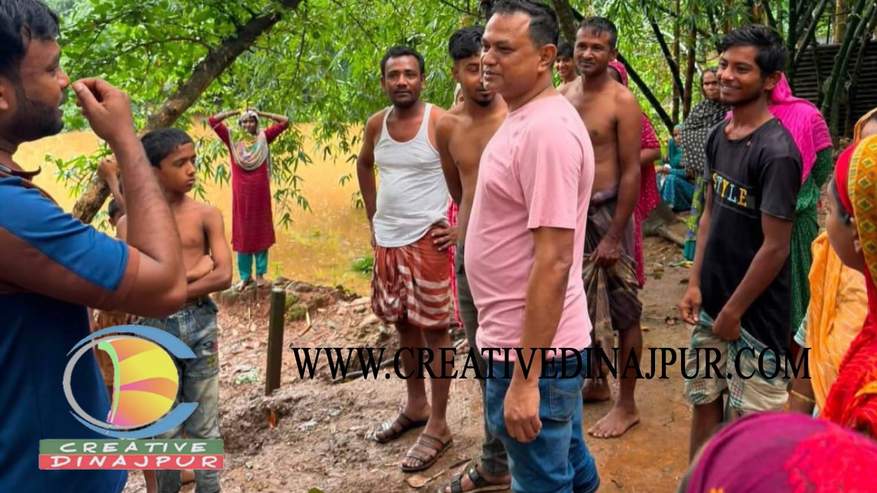 ঘোড়াঘাটে জলাবদ্ধ মানুষের পাশে মিলন, ব্যক্তিগত উদ্যোগে চলছে পানি নিষ্কাশন