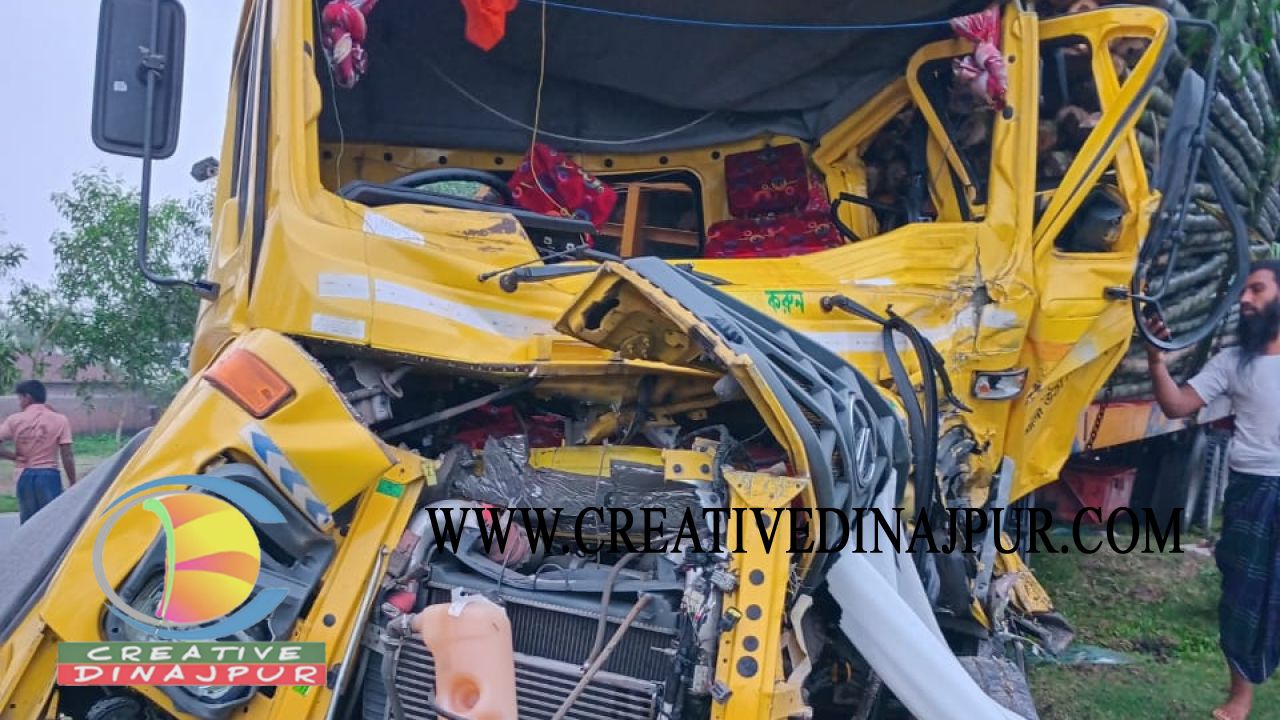 ঘোড়াঘাটে বাঁশবোঝাই লরির ধাক্কায় কাভার্ড ভ্যানচালক নিহত