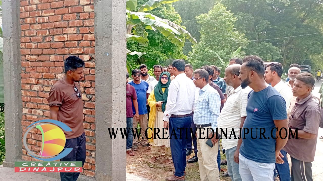 ঘোড়াঘাটের ভেতরে পলাশবাড়ীর সীমানা ফলক, স্থানীয়দের ক্ষোভ