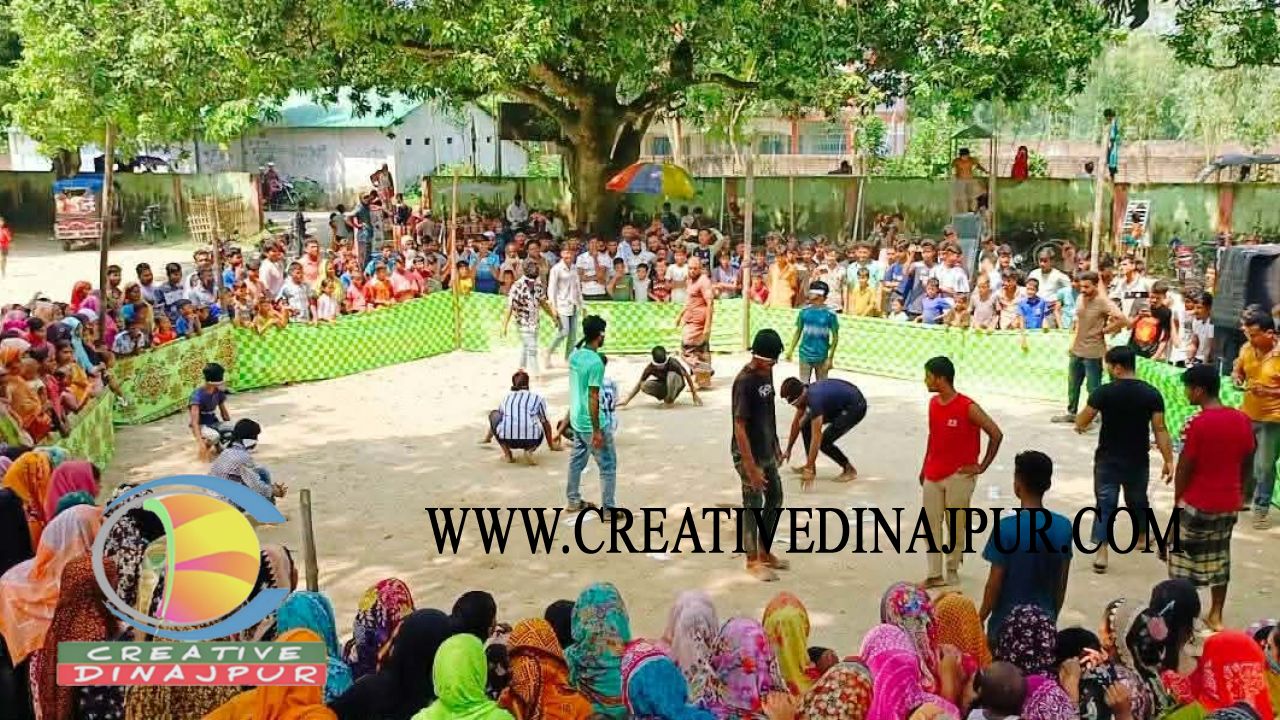বীরগঞ্জে গ্রামীণ ঐতিহ্যের চোখ বেঁধে হাঁস খেলায় শিশুকিশোরা