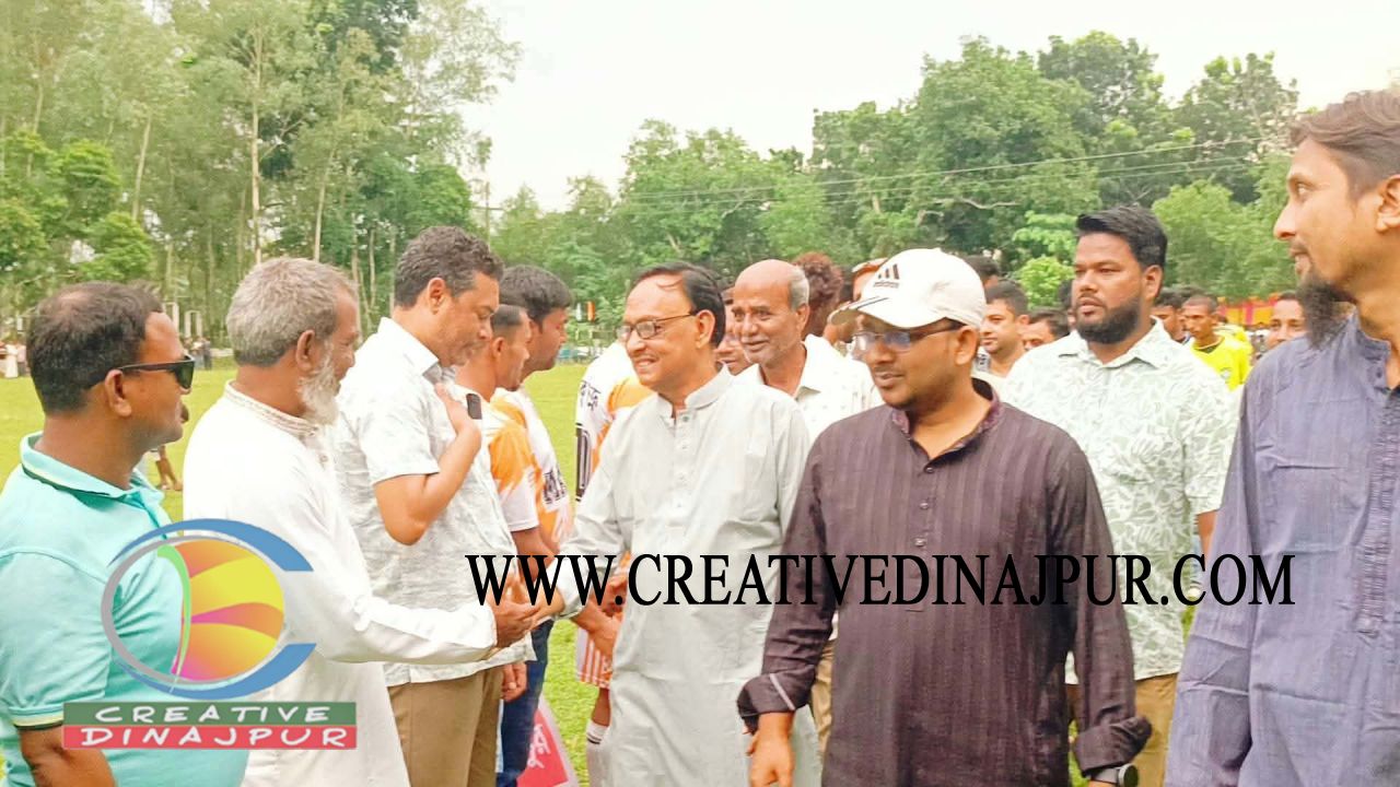 বীরগঞ্জে কবিরাজহাটে ফুটবল টুর্নামেন্টের শুভ উদ্বোধন