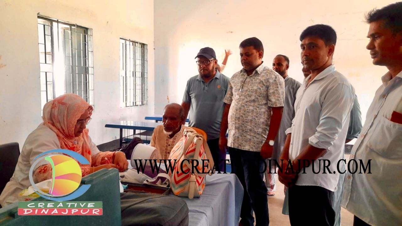 হাকিমপুর চক্ষু শিবিরে দুই শতাধিক নারী ও পুরুষ পেলো ফ্রি ঔষধ চিকিৎসাসেবা 
