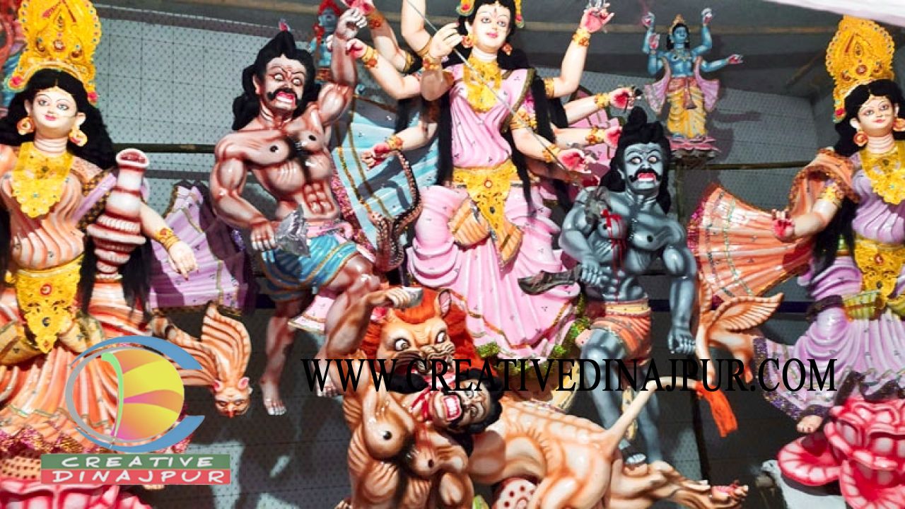 মহালয়ের মধ্যে দিয়ে দেবী দুর্গার আগমন, হিলির মন্ডপগুলোতে চলছে সাজসজ্জার কাজ