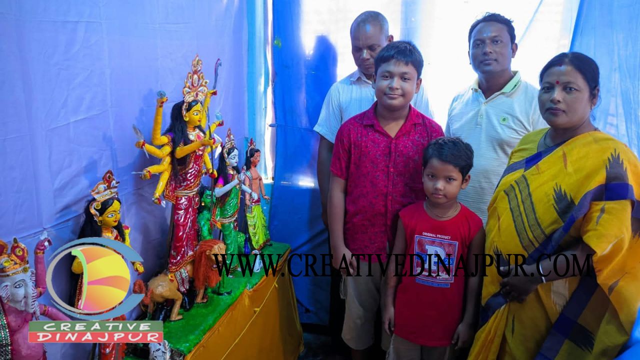 বীরগঞ্জে ১১ বছর বয়সী মাধুর্য্যের ব্যতিক্রমী দুর্গোৎসব, নিজের হাতে গড়েছে দুর্গাসহ নানা প্রতিমা