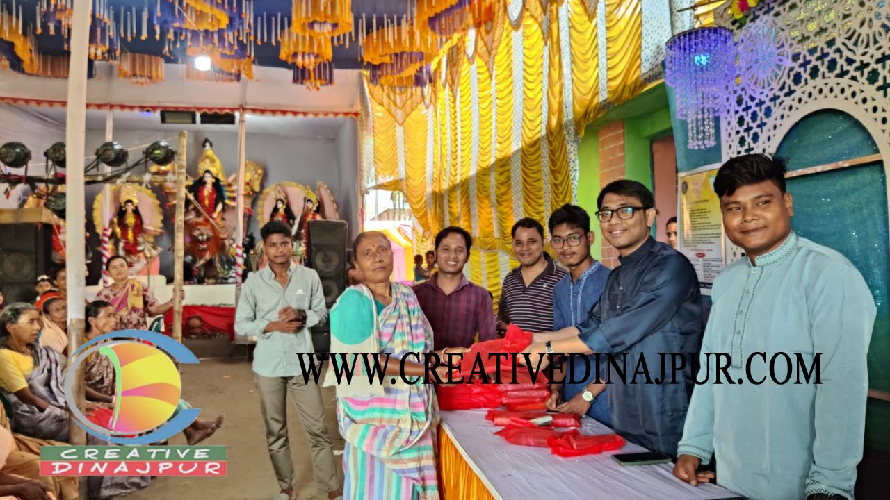 খানসামায় বয়োবৃদ্ধ ও বিধবাদের মাঝে বস্ত্র বিতরণ করলেন ডা. জয়
