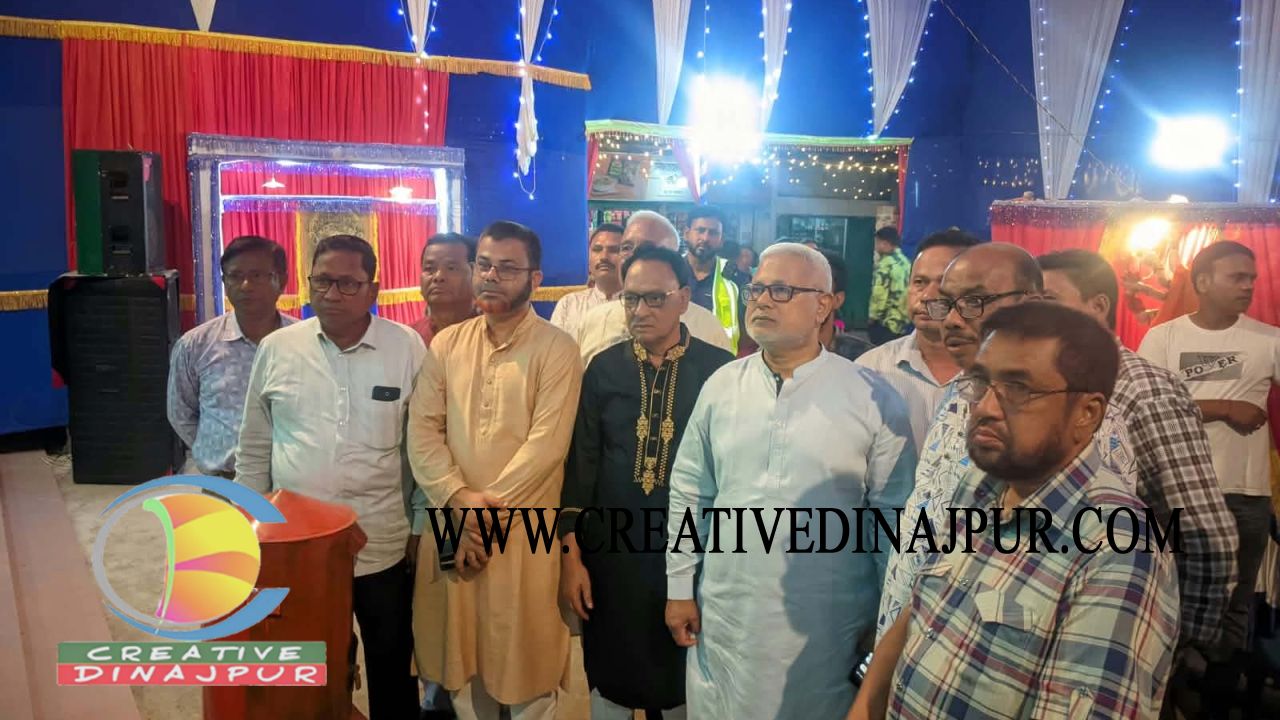 বীরগঞ্জে বিভিন্ন দুর্গাপূজা মণ্ডপ পরিদর্শন করলেন এমপি মনজুরুল ইসলাম