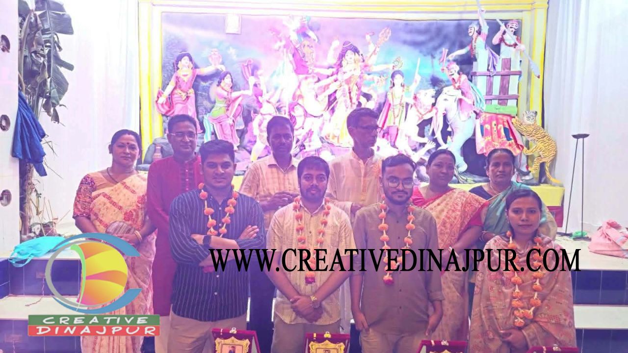 বীরগঞ্জের নতুনপাড়া পূজা উদযাপন কমিটির উদ্যোগে চার কৃতী ব্যক্তিকে সম্মাননা