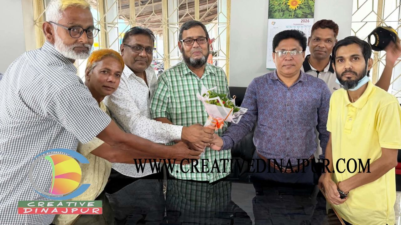 পাঁচবিবিতে সাবেক ফুটবলার হাকিম মন্ডলকে ক্রেস্ট ও ফুলের শুভেচ্ছা